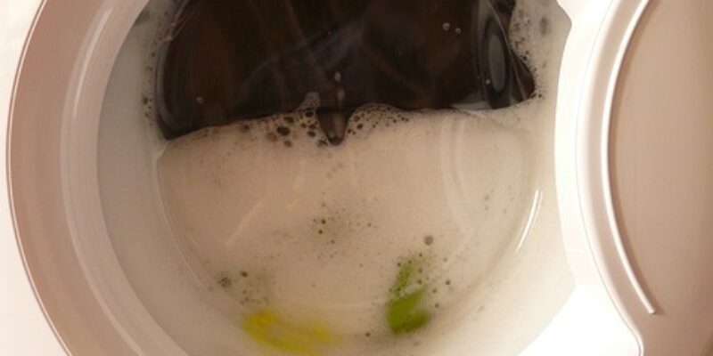 Защо излиза пяна от пералнята?